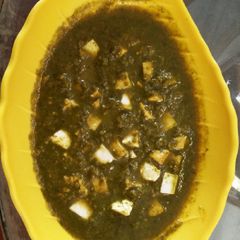 A picture of Palak paneer.