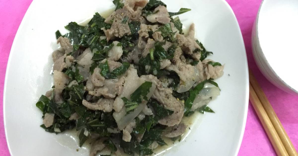 What are some common cooking methods for wild boar with betel leaf?