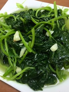 👩🏻🍳蒜炒日本地瓜葉 的食譜成品照片