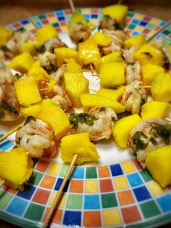 Una foto de Brocheta de ceviche de langostino