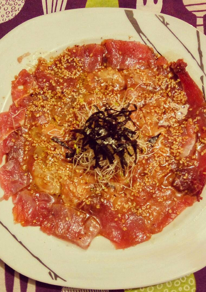 Una foto de Carpaccio atún y caballa