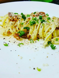 Una foto de Fideos cintas con crema de nueces