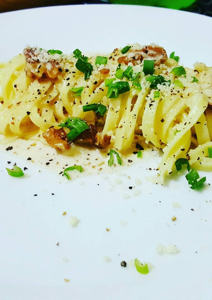 Una foto de Fideos cintas con crema de nueces