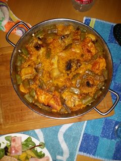 Una foto de Paella valenciana