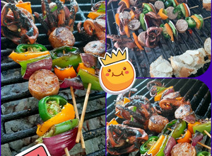 Una foto de Brochetas de pulpo y chorizo argentino asadas 🍢🍡🐙