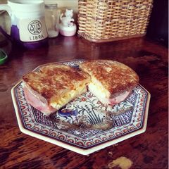 A picture of Jeff's Favorite Breakfast Sandwich.
