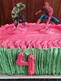 Torta de cumpleaños Hulk vs Hombre Araña
