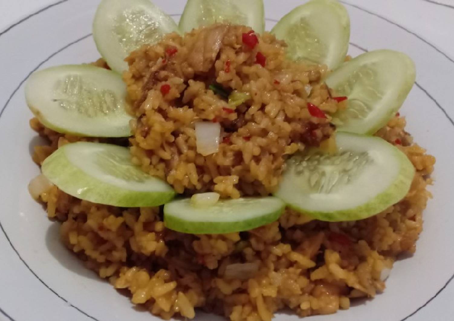 Resep Nasi goreng ayam suwir sawi putih oleh Resti Sekar Andini - Cookpad