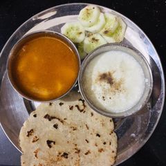 A picture of Samak roti with aloo (potato).