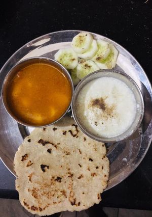 A picture of Samak roti with aloo (potato).
