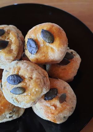 Tej- és tojásmentes tökmagos pogácsa recept fotója