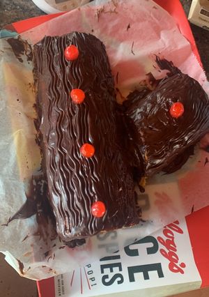 Una foto de Tronco de Navidad grande (2 piononos)