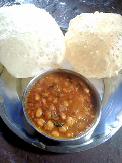 इंस्टेंट भटूरे (instant bhature recipe in Hindi) रेसिपी मुख्य फोटो