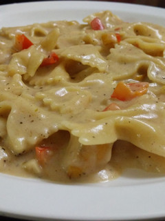 A picture of Bowties with veggies in creamy sauce.