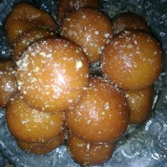 A picture of Gulab jaman.