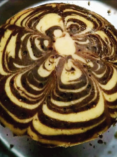 एगलैस मार्बल केक (Eggless marble cake recipe in hindi) रेसिपी मुख्य फोटो