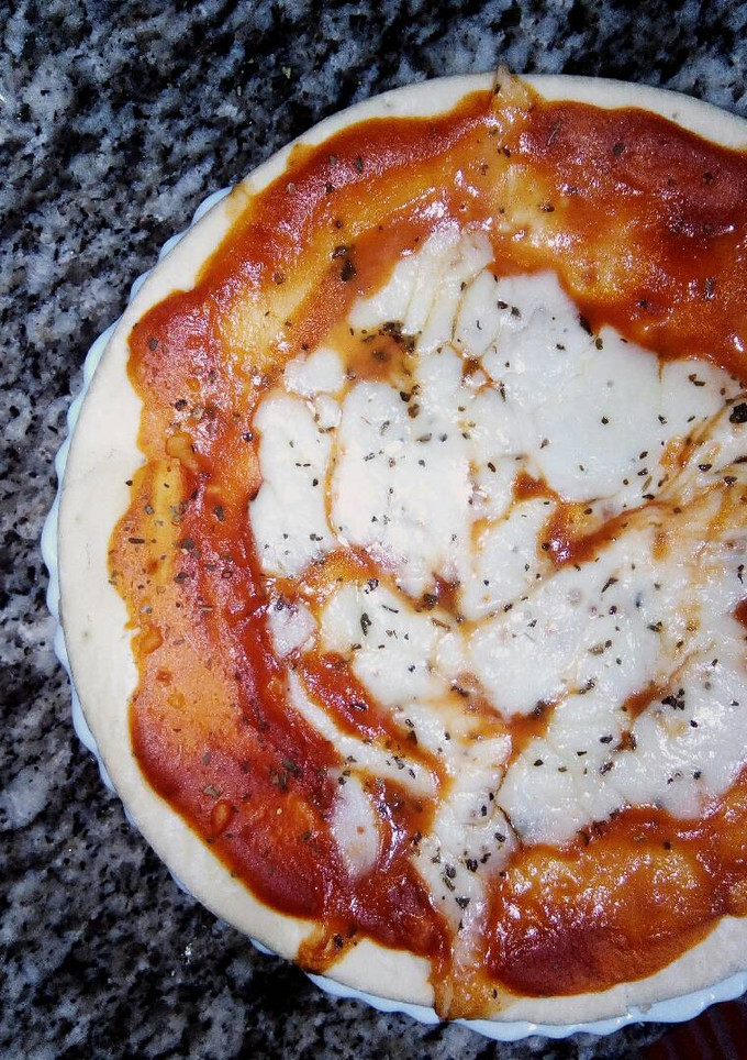 Una foto de Pizza margarita🍕 para cocinar con niños 🏡🐒