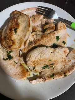 Una foto de Pechuga de pavo con salsa de cuatro pimientas