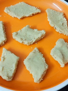 காஜூ கத்லி (Kaju katli recipe in tamil) செய்முறை முக்கிய புகைப்படம்