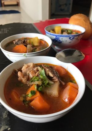 Hình của món Cánh gà nấu cá mòi.