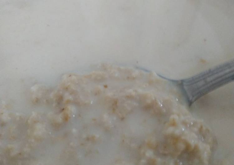 Langkah Mudah untuk Menyiapkan Sarapan Sehat Oatmeal Susu Yakult, Enak Banget