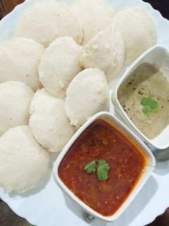 A picture of Idli sambhar.