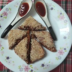 A picture of Cheese Sesame Triangles.