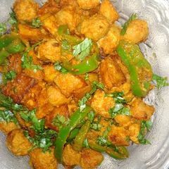 A picture of Soya badi chilli paneer.