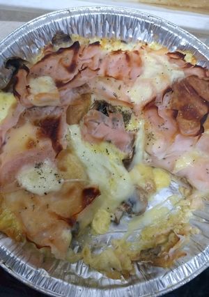 Una foto de Pastel de queso con jamón y champiñones