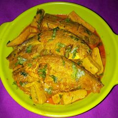 A picture of Faloyi machhi with raw Banana gravy.