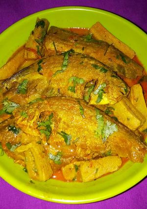 A picture of Faloyi machhi with raw Banana gravy.