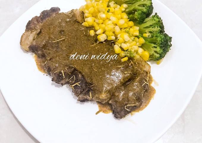 Steak Sapi Saus Lada Hitam (Beef Steak Black pepper Sauce)