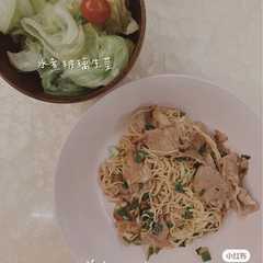 A picture of 酱烧肉片炒Kolo Mee.