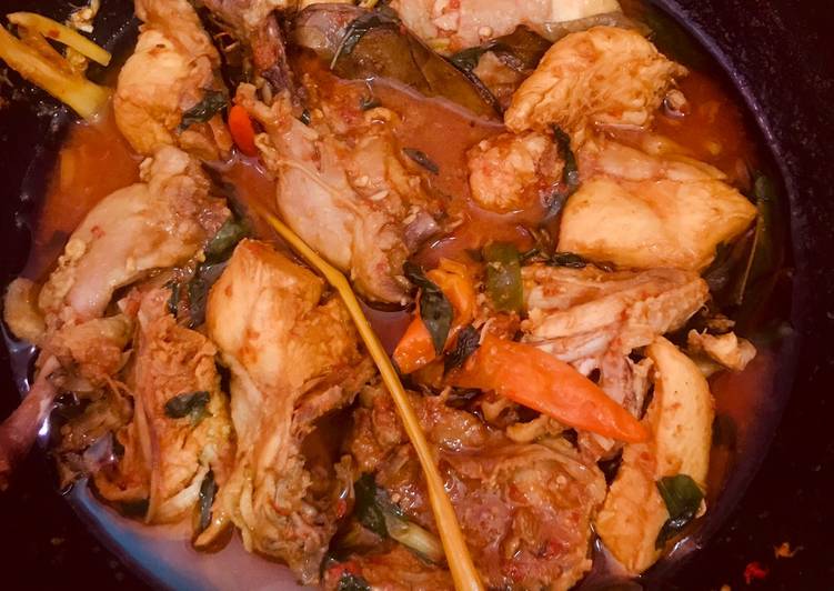 Bagaimana Menyiapkan Ayam woku, Lezat