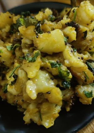 A picture of Tangy potato sabzi.