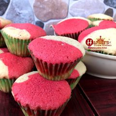 A picture of Vanilla cupcakes.
