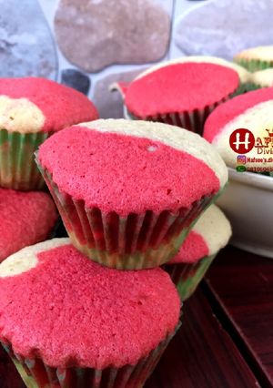 A picture of Vanilla cupcakes.