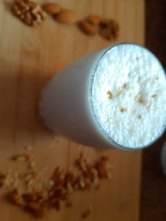 A picture of Date and nut milkshake.