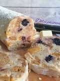 Salame di cioccolato estivo con frutta fresca