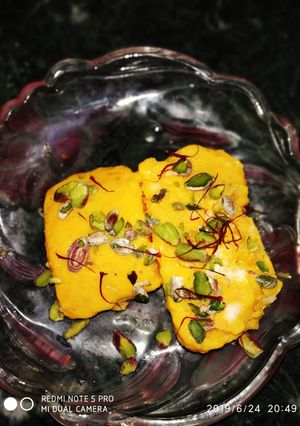 A picture of Kesar pista kulfi.