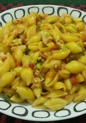 A picture of Chicken & Vegetable Pasta😋💛💚.