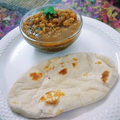 A picture of Punjabi chholle with naan.