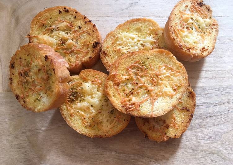 Rahasia Menghidangkan Cheese garlic bread Kekinian