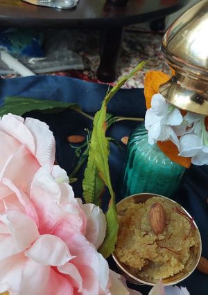 केशर बदामाचा शिरा (Kesar badamacha sheera recipe in marathi) रेसिपी चे मुख्य फोटो 