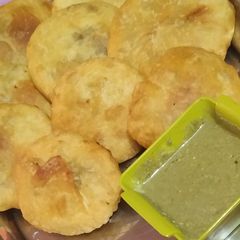 A picture of Pyaaz kachori 💕💕.