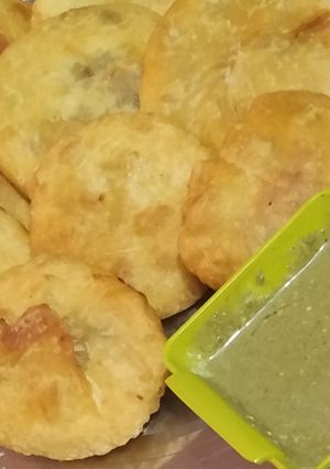 A picture of Pyaaz kachori 💕💕.