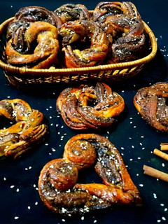 عکسی از دستور نان رول دارچینی Cinnamon roll bread