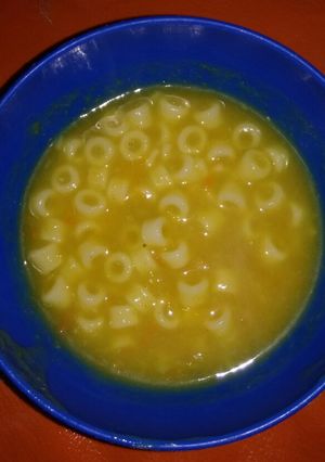 Una foto de Sopa de verduras con fideos