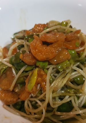 รูปของ ต้นอ่อนทานตะวันผัดกุ้งน้ำมันงา
