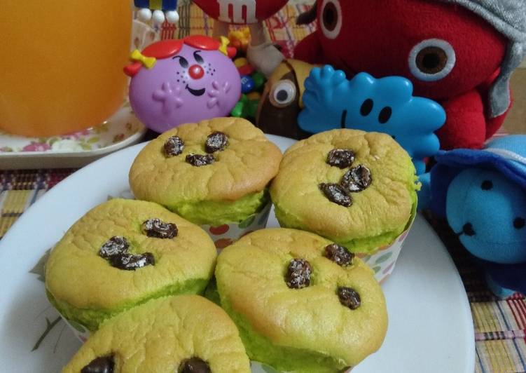 Langkah Langkah Memasak Muffin pandan kismis yang Bergizi